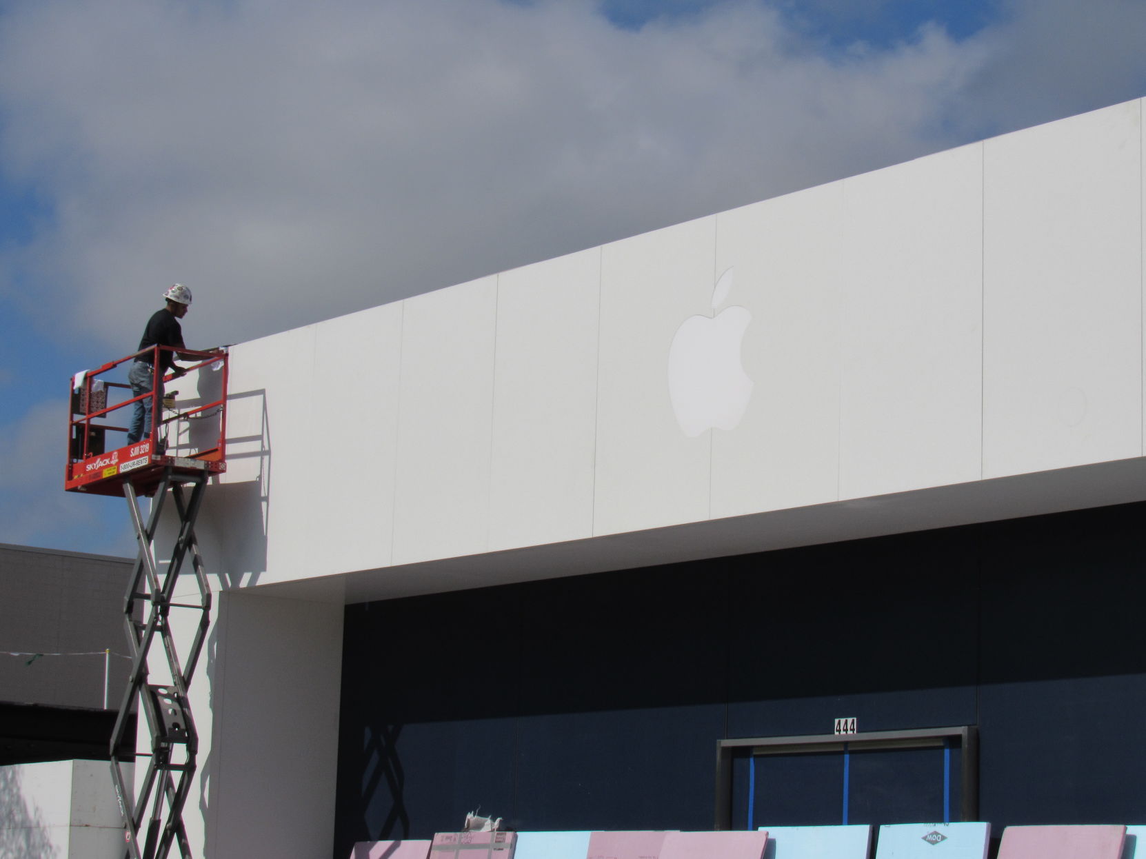 Apple Store moving to Hilldale